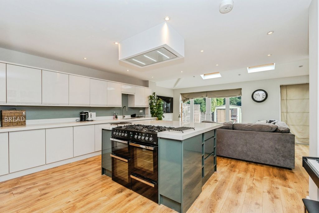 Property photo 2 of 19 Kitchen