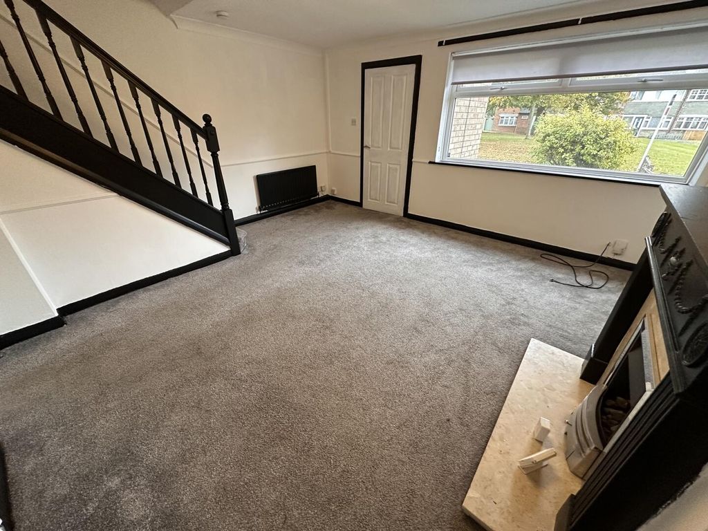 Property photo 2 of 10 Living Room
