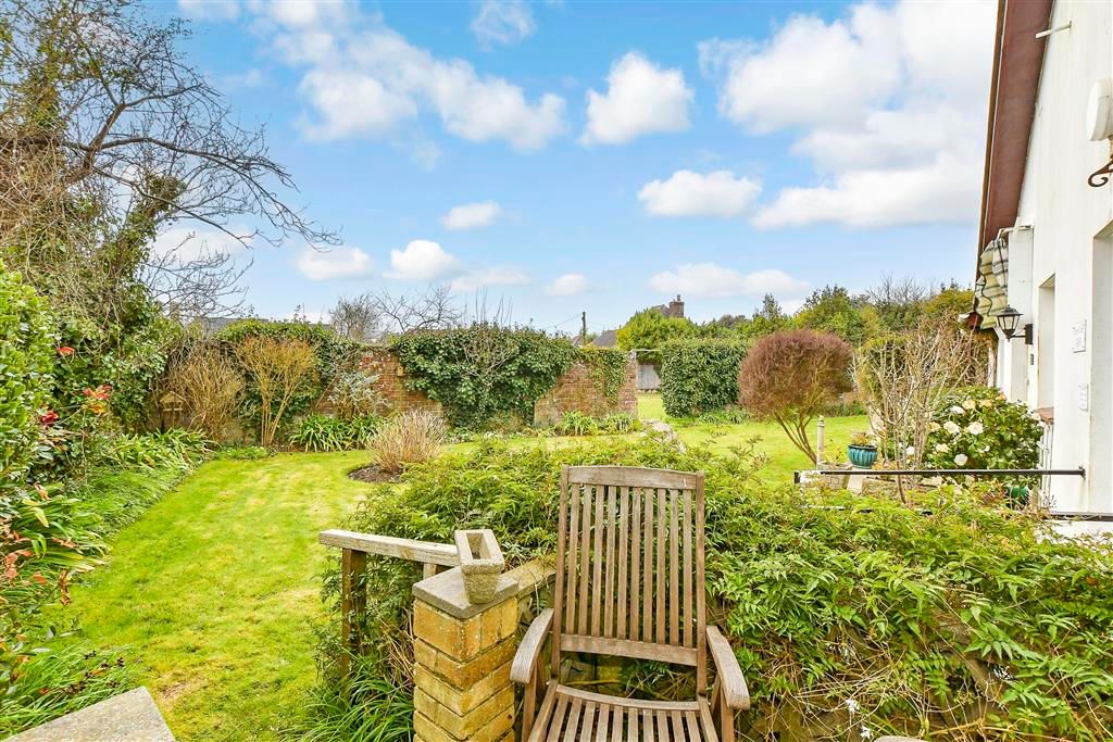 Property photo 3 of 9 Communal Gardens