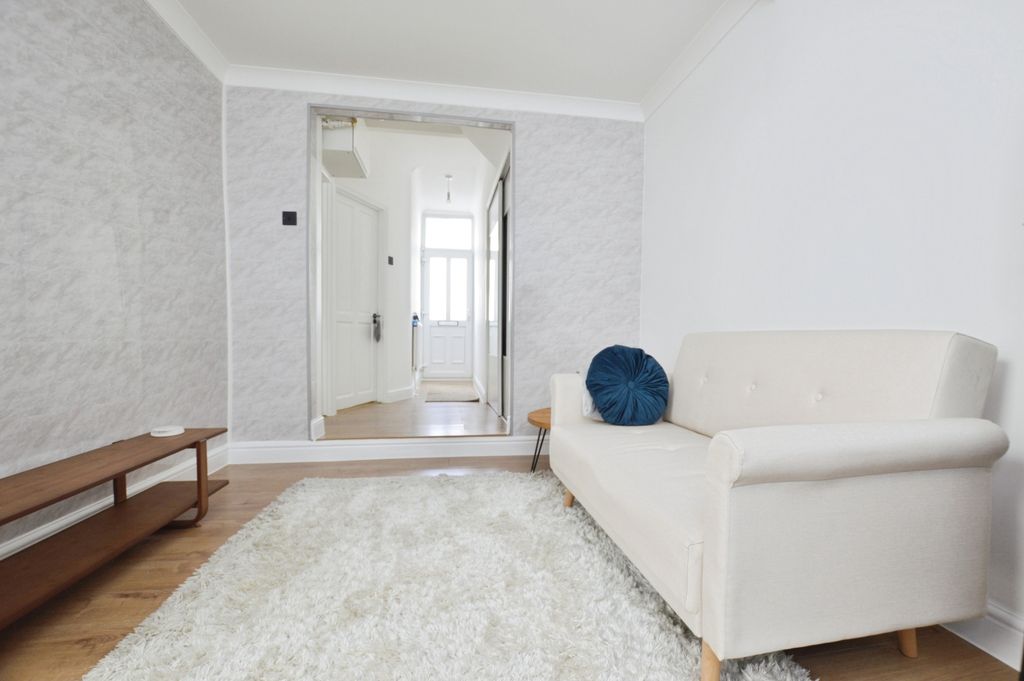 Property photo 3 of 10 Pbox-Img.Jpg