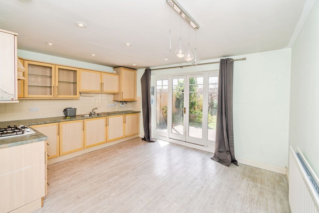 Property photo 3 of 20 Pbox-Img.Jpg