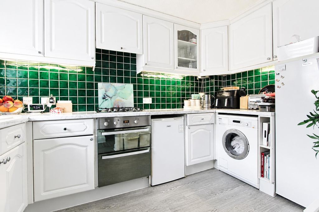 Property photo 3 of 19 Kit.Png
