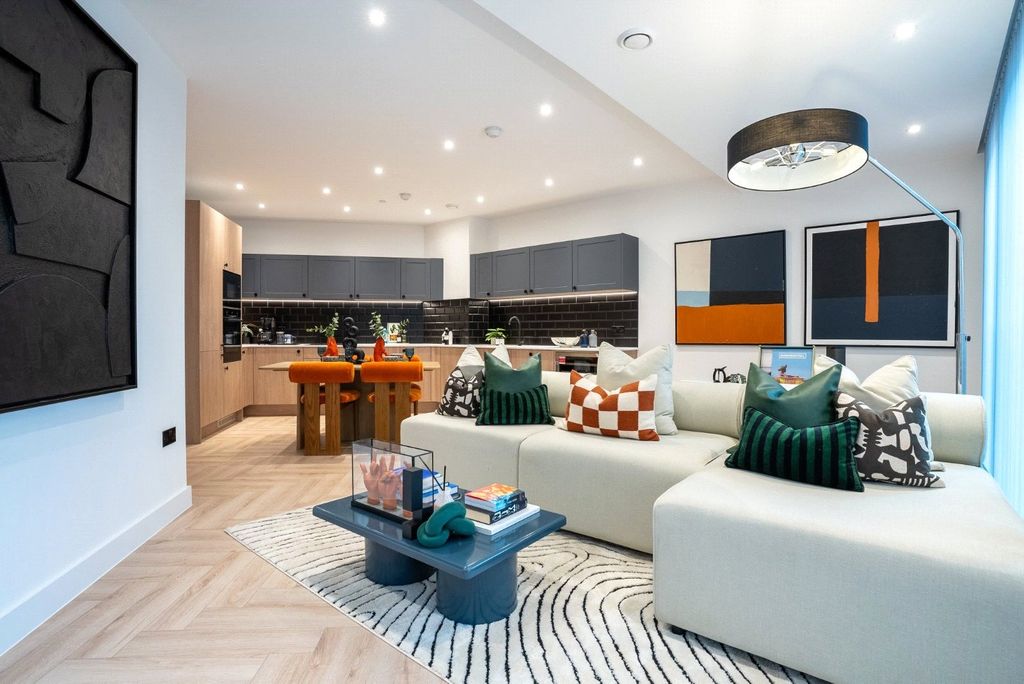 Property photo 1 of 19 Bankside