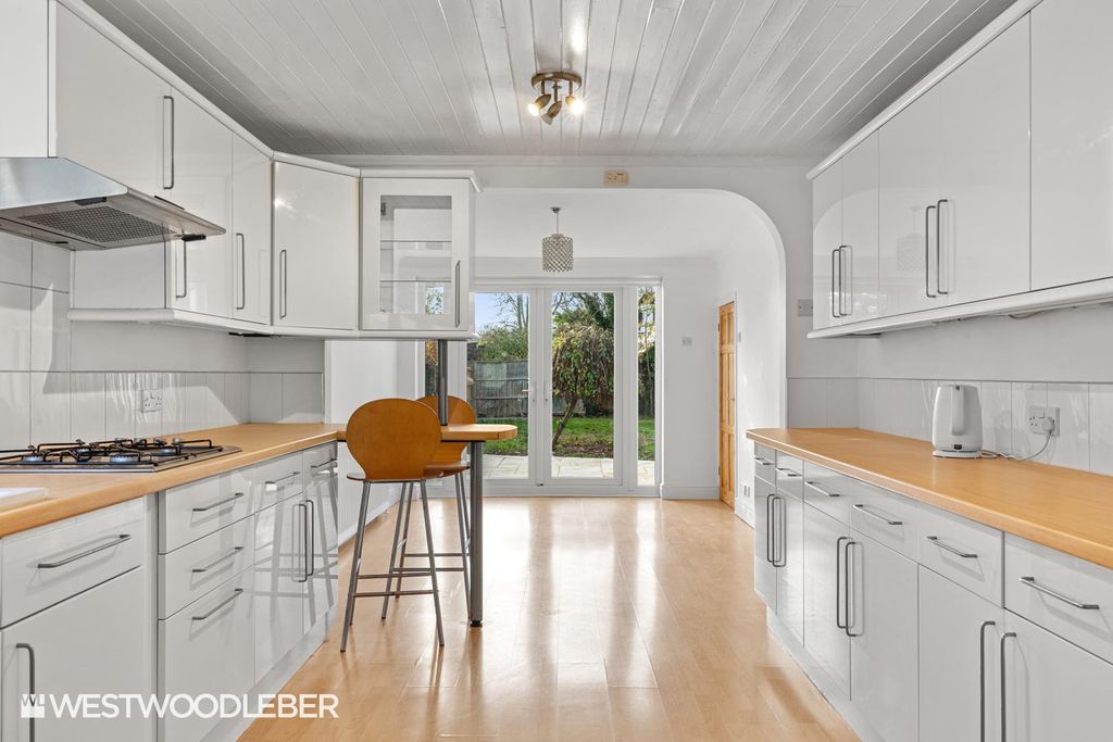 Property photo 3 of 29 Highwychroad_14.Jpg