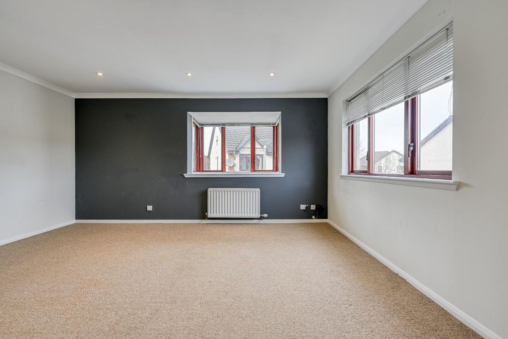 Property photo 3 of 10 Lounge