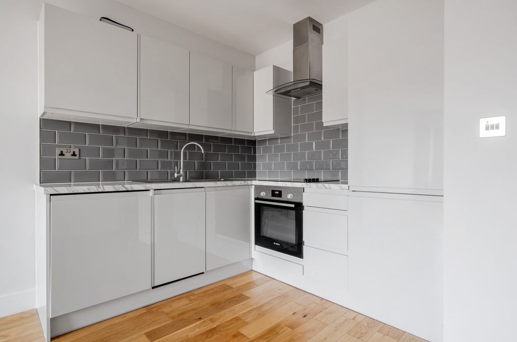 Property photo 3 of 9 1347547-7-68B16d9...