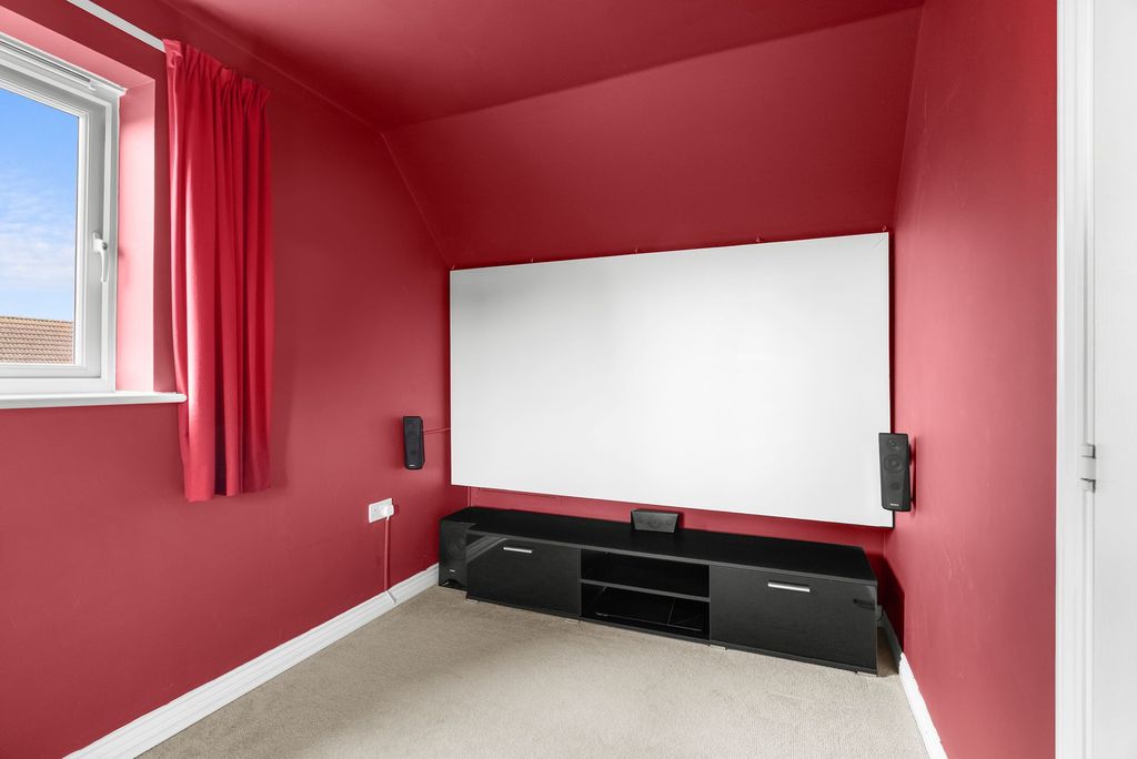 Property photo 2 of 31