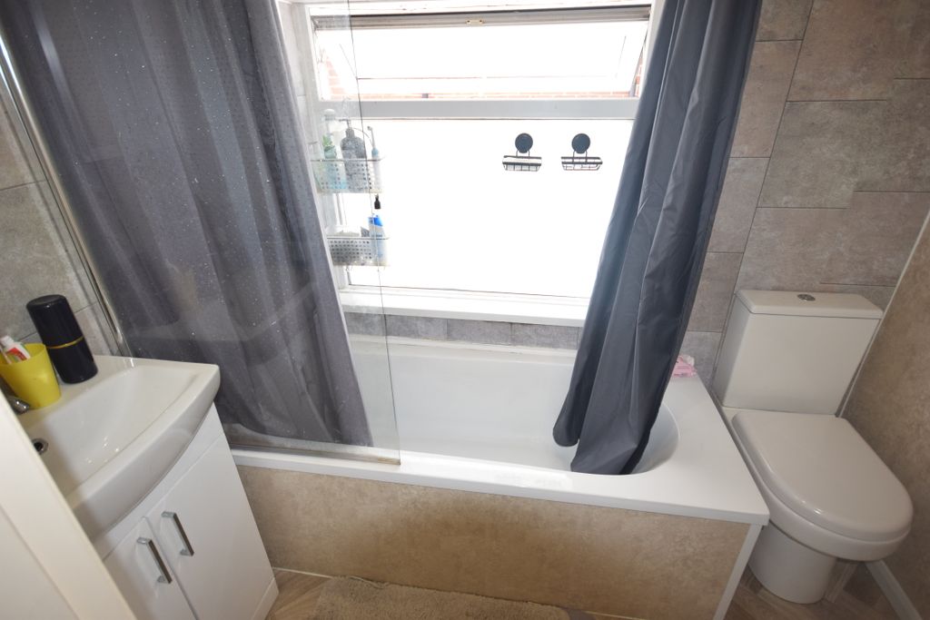 Property photo 3 of 13 Bathroom