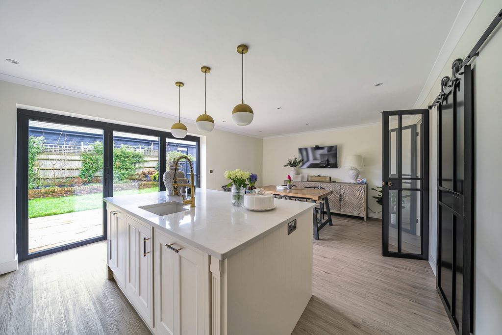 Property photo 2 of 17 Kitchen/Diner