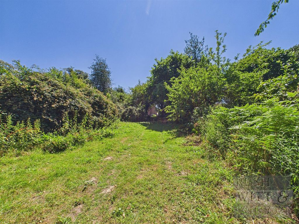 Property photo 2 of 34