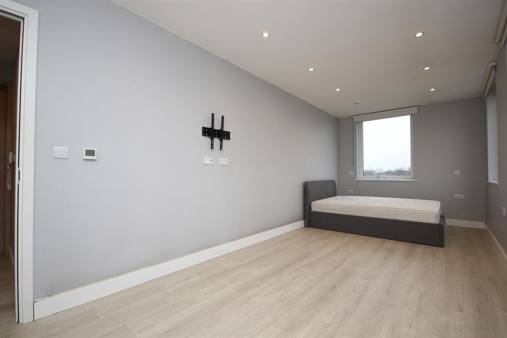 Property photo 2 of 4