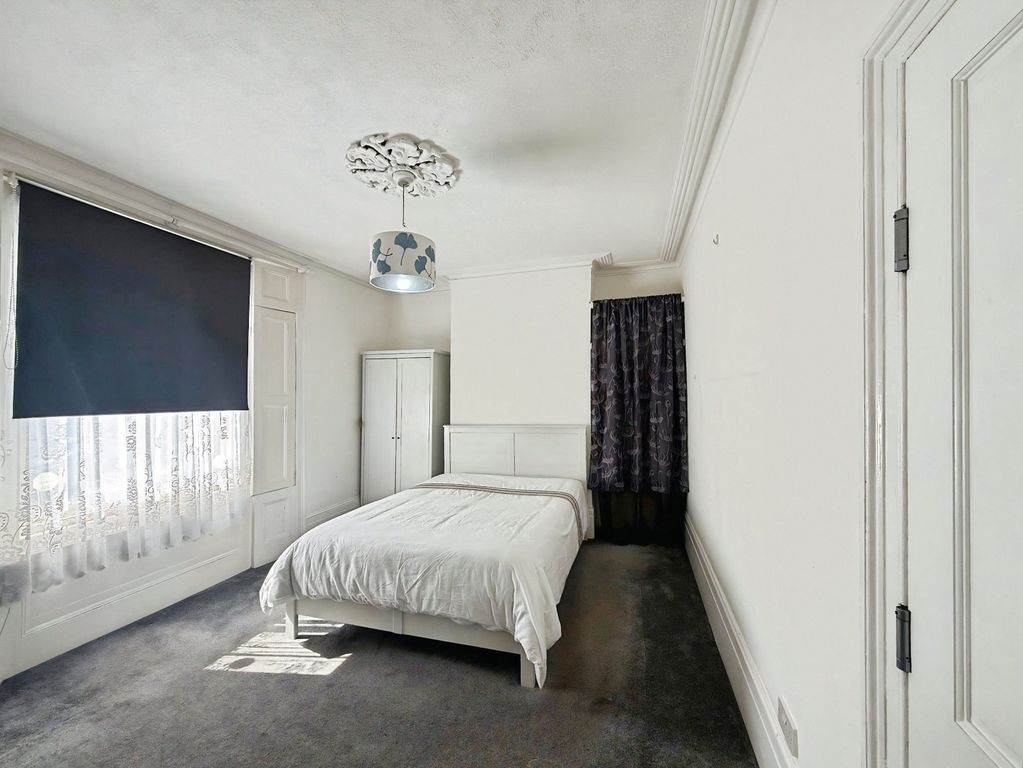 Property photo 3 of 6 Bedroom