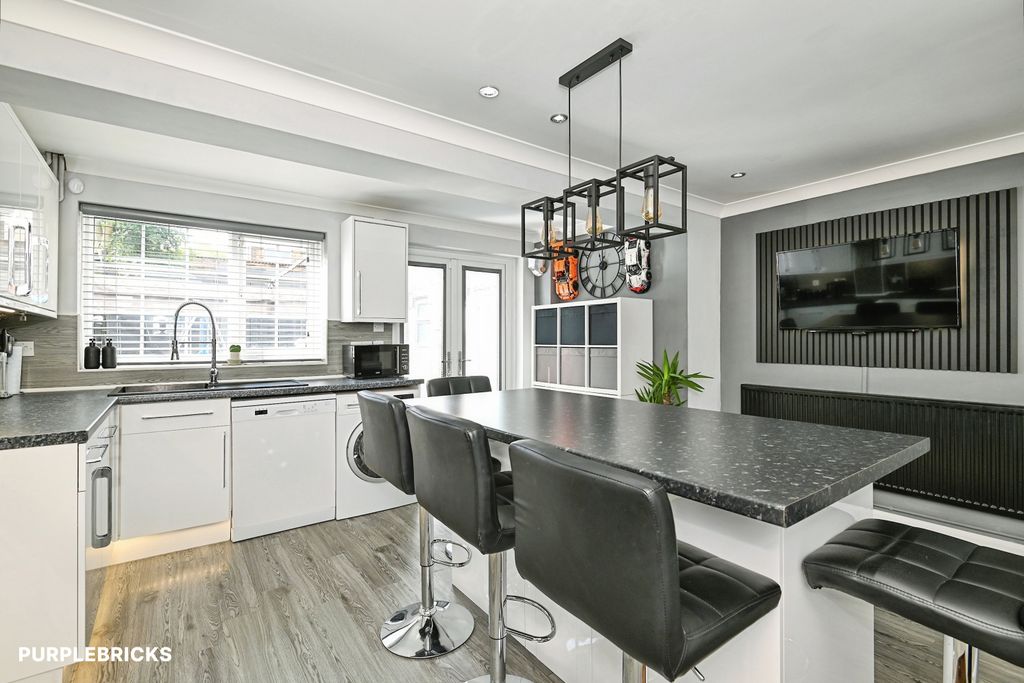 Property photo 3 of 16 Kitchen/Diner