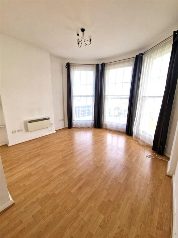 Property photo 2 of 6 70A9Ff40-9030-4Bed-A5Ec-Cf31857B0353.Jpg