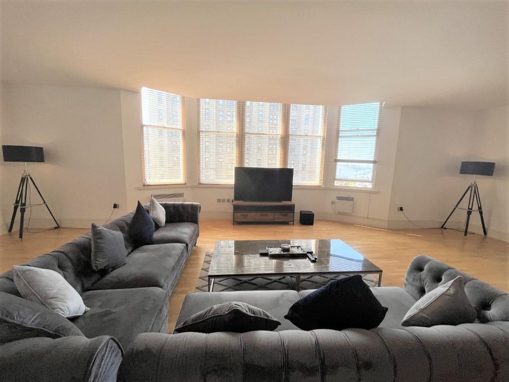 Property photo 2 of 22 Lounge