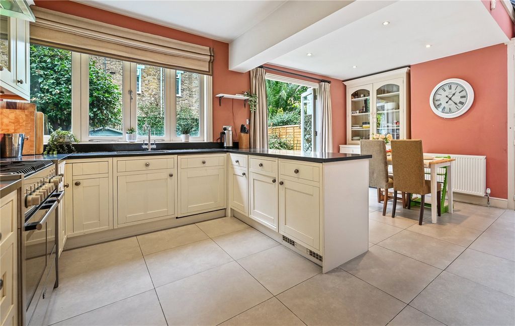 Property photo 3 of 23 Kitchen/Dining