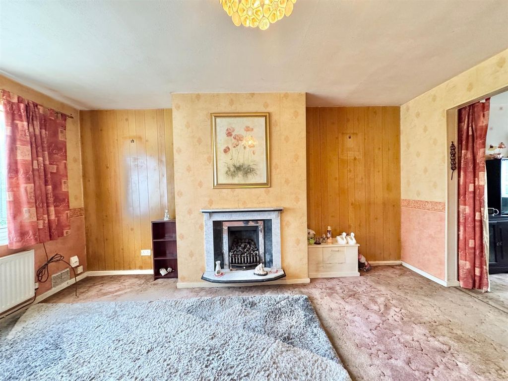 Property photo 3 of 13 Lounge..Jpg