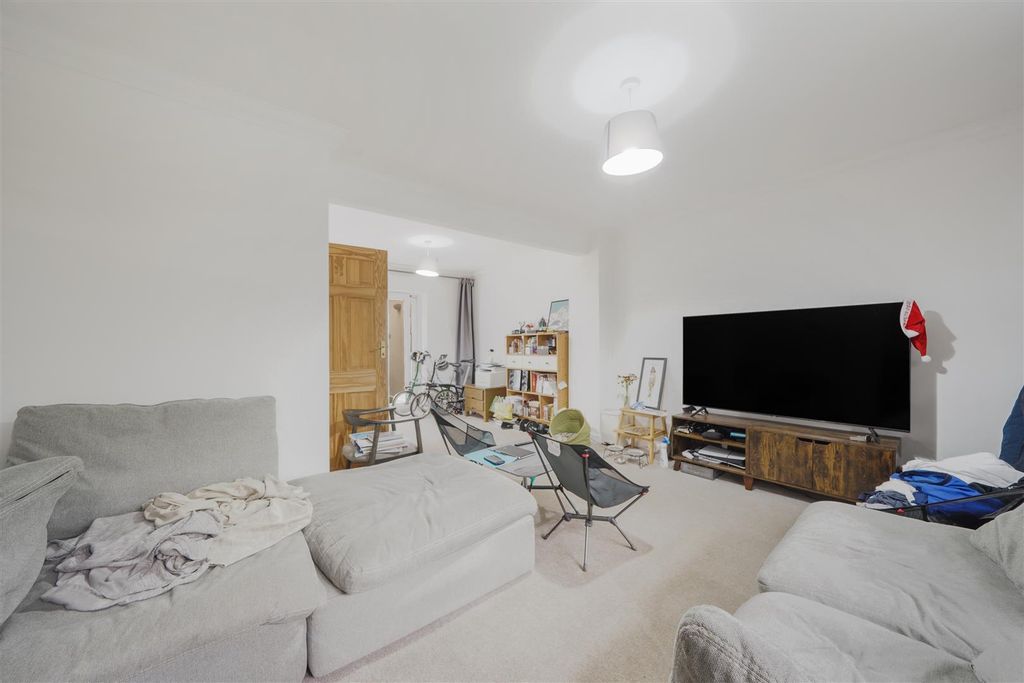 Property photo 2 of 15 Carlton Villas