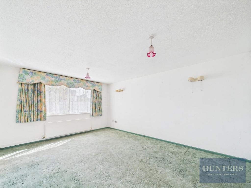 Property photo 3 of 28 Living Room