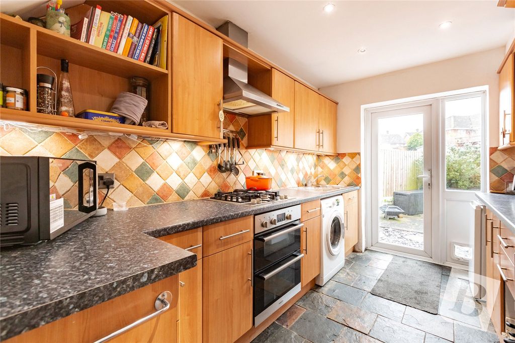 Property photo 3 of 18 Kitchen