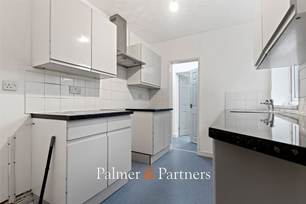 Property photo 3 of 15 Picture No. 17