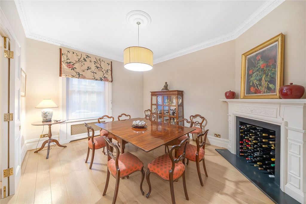 Property photo 3 of 18 Dining Room