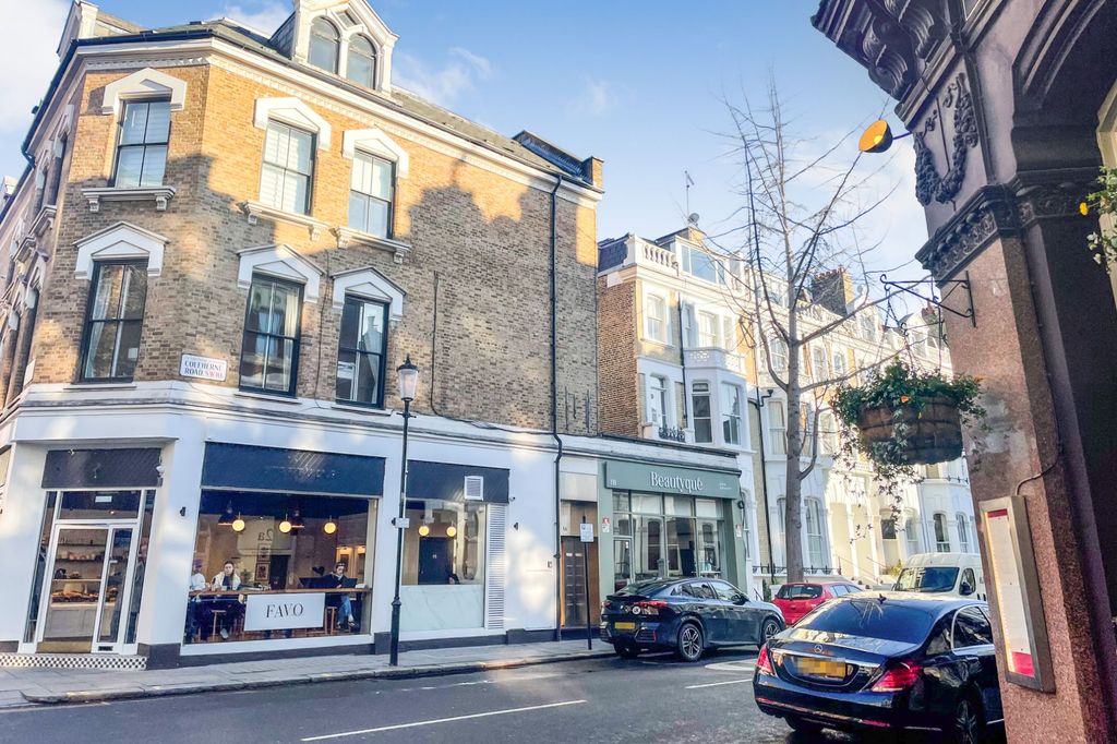 Property photo 2 of 7 Flat 6 Howard Court, 1A Coleherne Road, Earls Court, London Sw10 9Bs