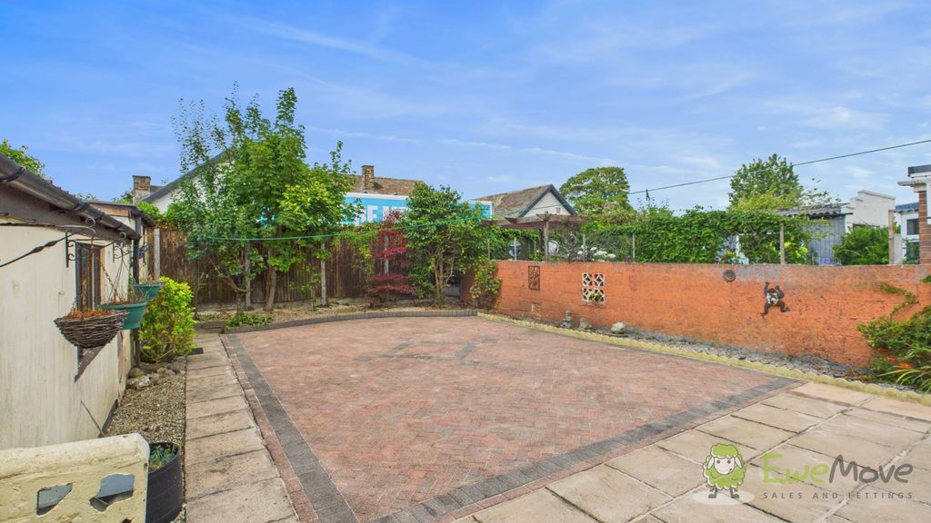 Property photo 3 of 17 Cam02351G0-Pr0077-Still001