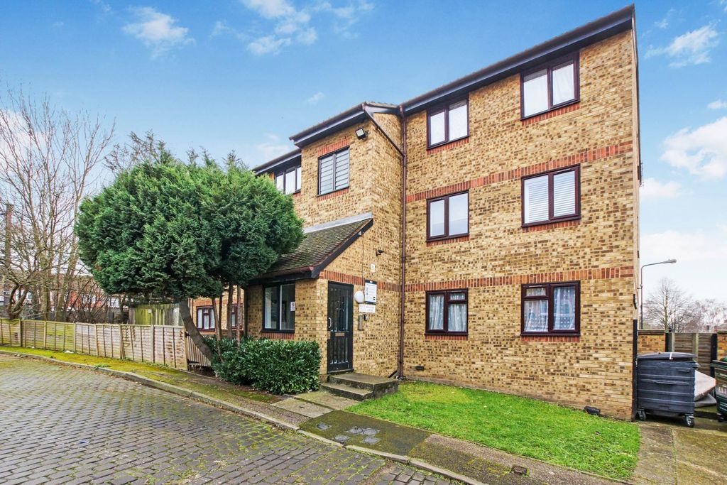 Property photo 2 of 8