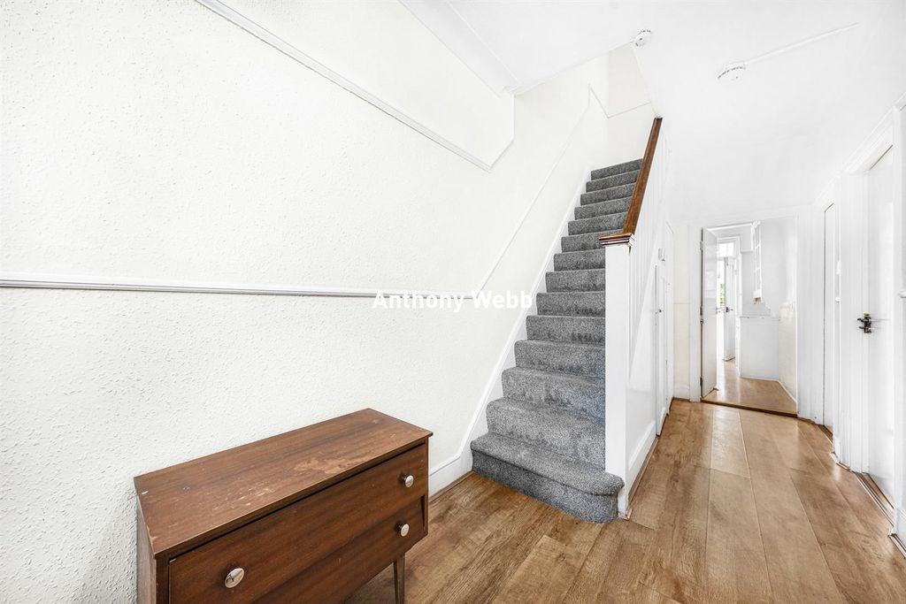Property photo 3 of 17 Hallway