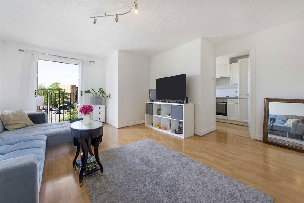 Property photo 2 of 8