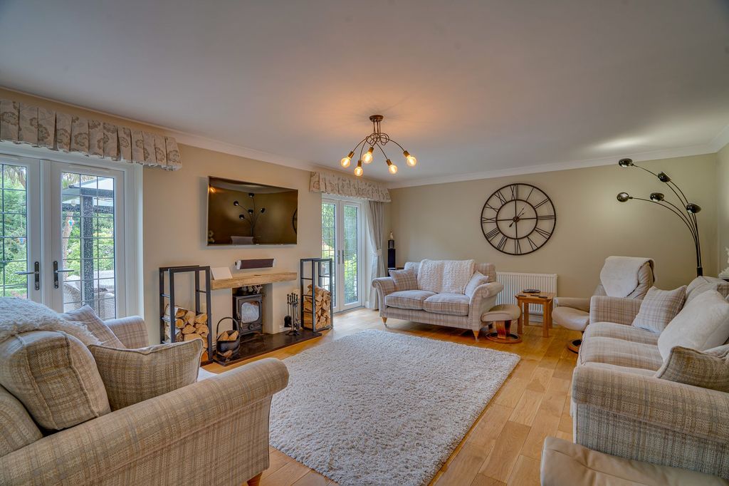 Property photo 2 of 24