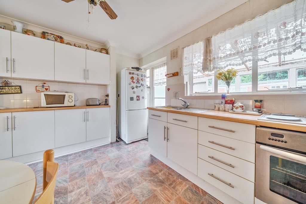 Property photo 3 of 25 Kitchen