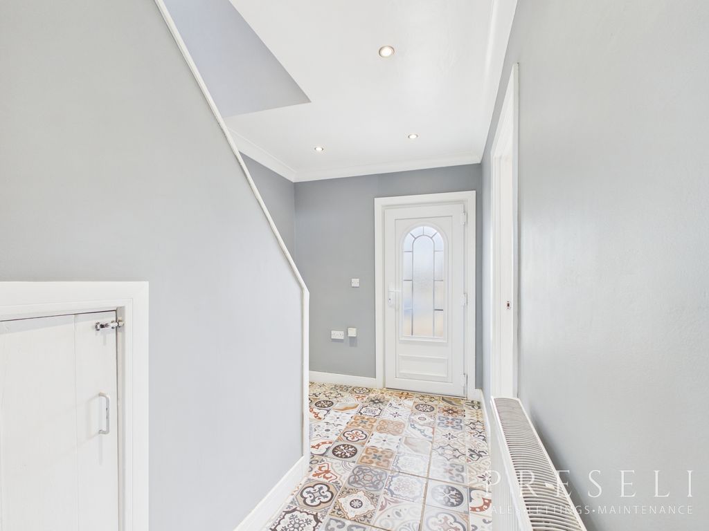 Property photo 2 of 18 Cam05119G0-Pr0090-Still001