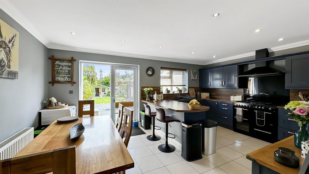 Property photo 2 of 19 Kitchen Diner