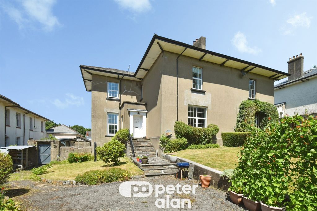 Property photo 1 of 32