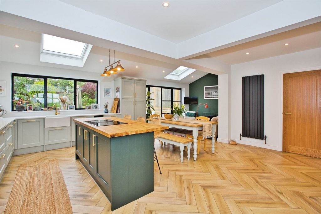 Property photo 2 of 24