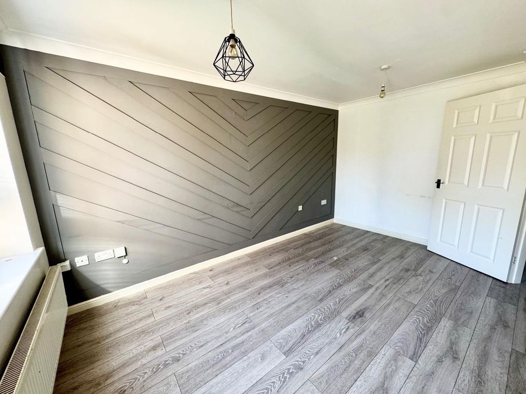Property photo 2 of 8 Longe