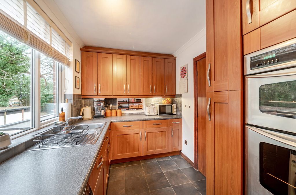 Property photo 2 of 12 Kitchen