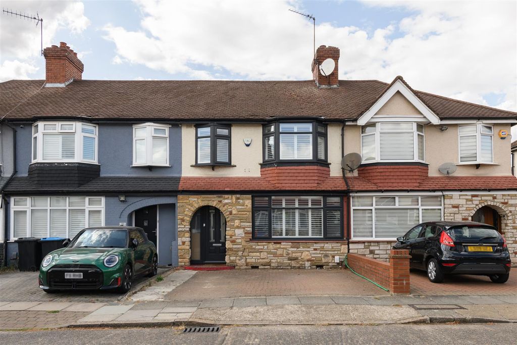 Property photo 2 of 18 Woodgrange 18.Jpg
