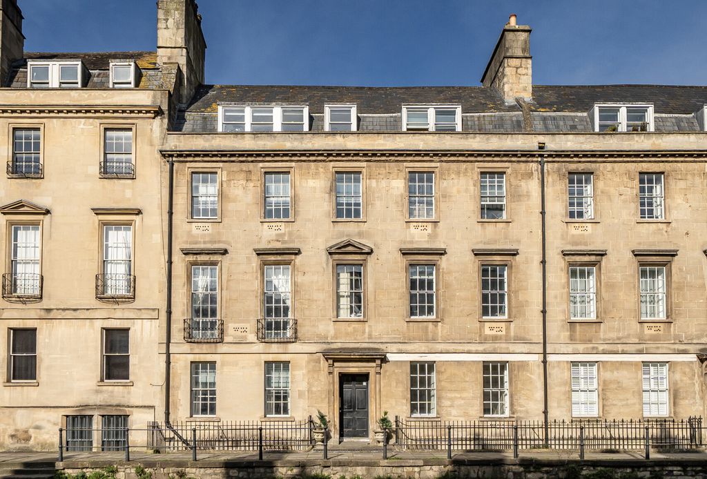 Property photo 2 of 13 Front Aspect