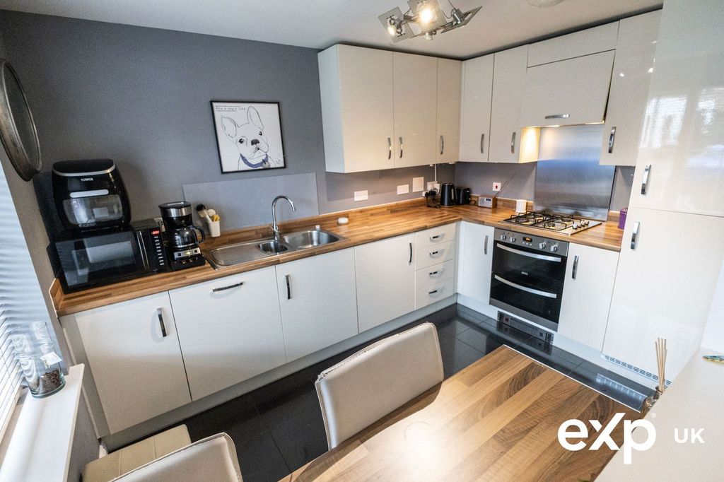 Property photo 2 of 30