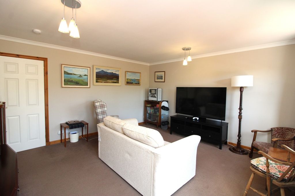 Property photo 3 of 13 Lounge Additional
