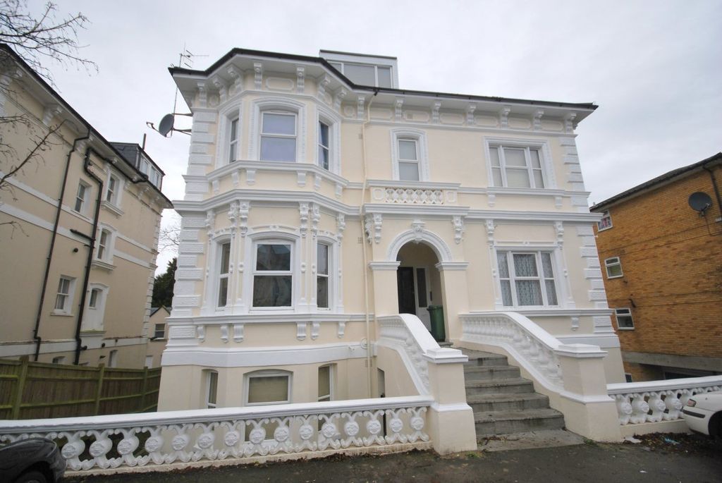 Property photo 1 of 5 1 Bed Unfurnished Flat