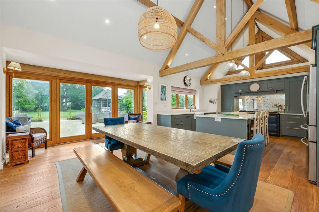 Property photo 2 of 19 Kitchen