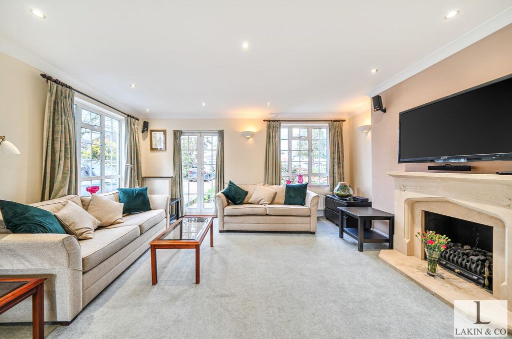 Property photo 2 of 19