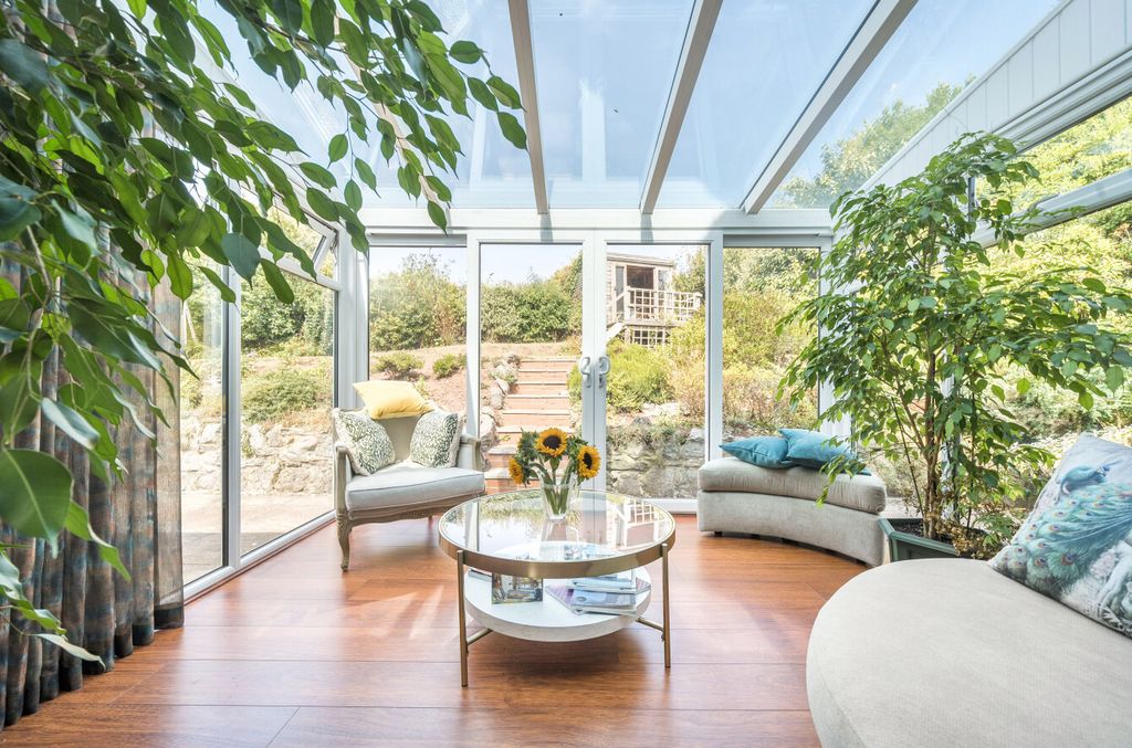 Property photo 1 of 25 Conservatory/Snug