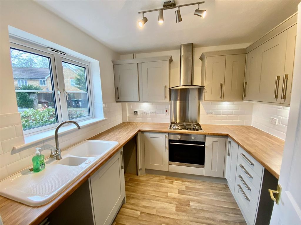 Property photo 2 of 10 Kitchen