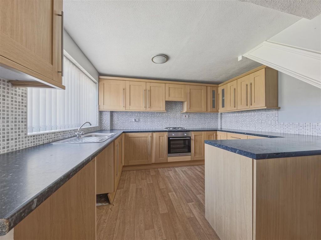 Property photo 3 of 24 31 Cornwall x 4.Jpg