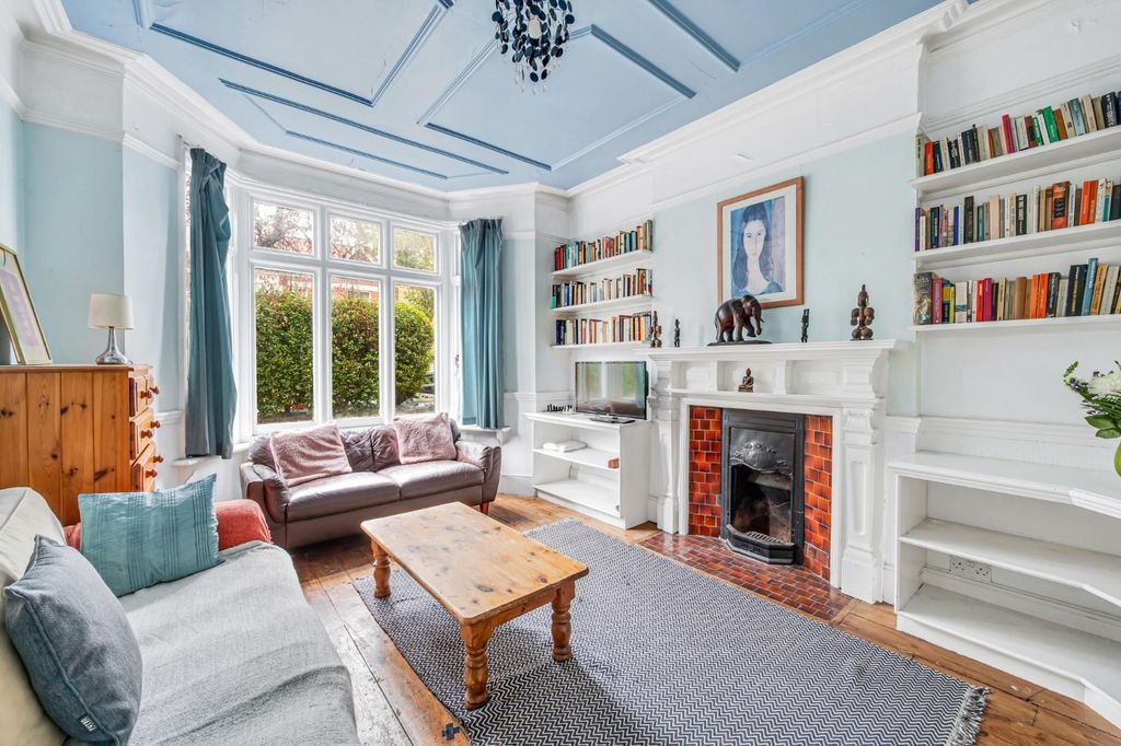 Property photo 3 of 17 2 Dorset Road-3.Jpg
